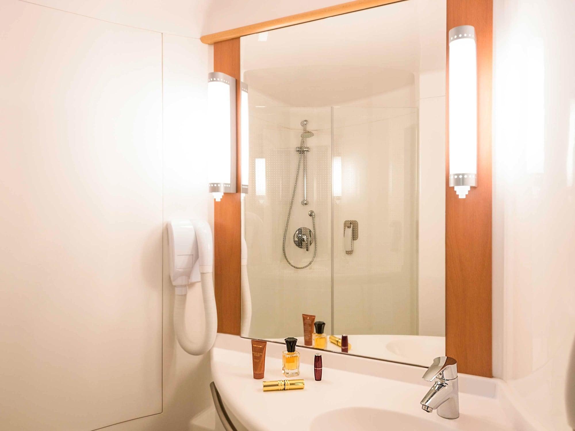 Ibis Esch Belval Hotel Екстериор снимка