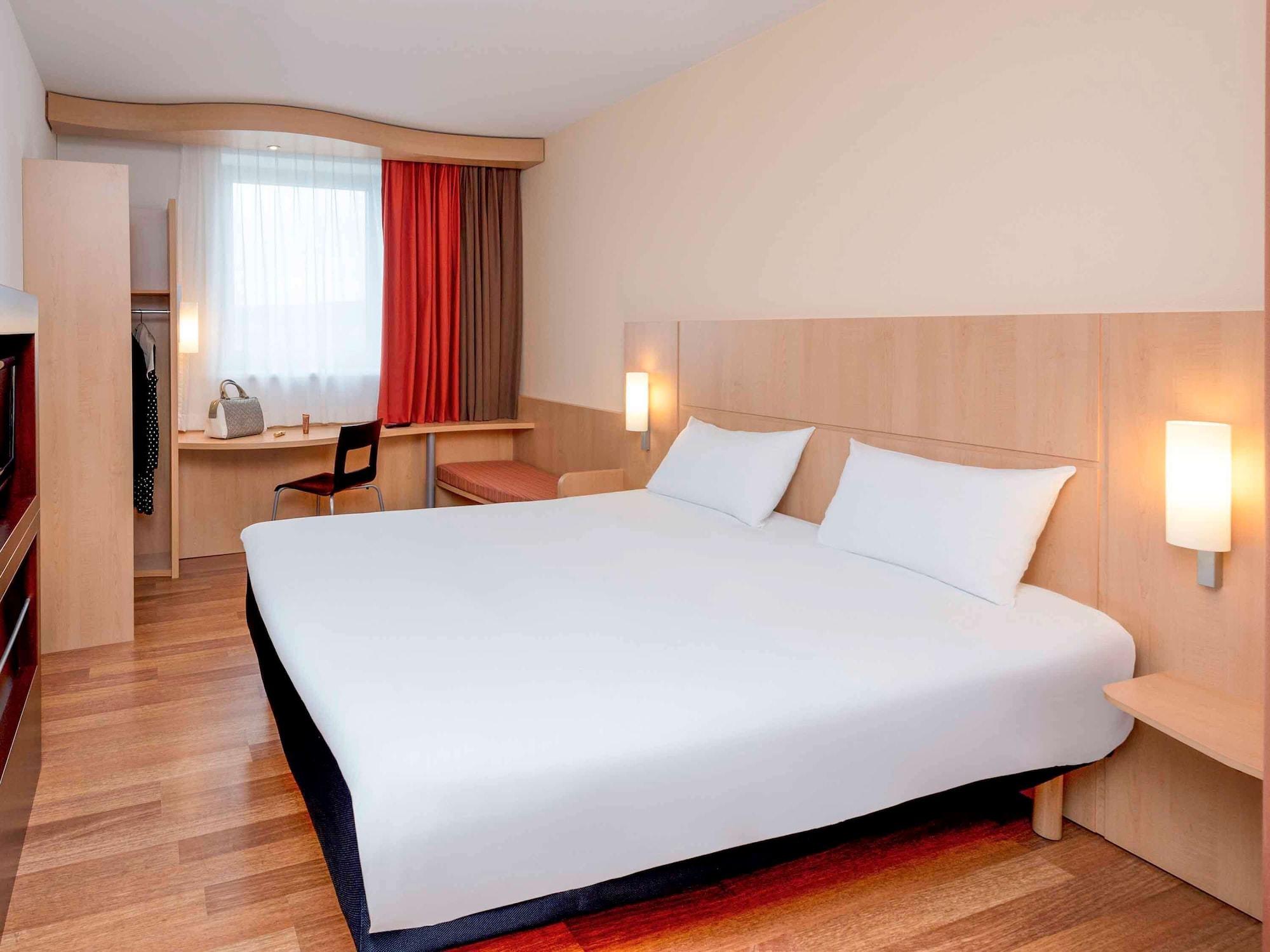 Ibis Esch Belval Hotel Екстериор снимка