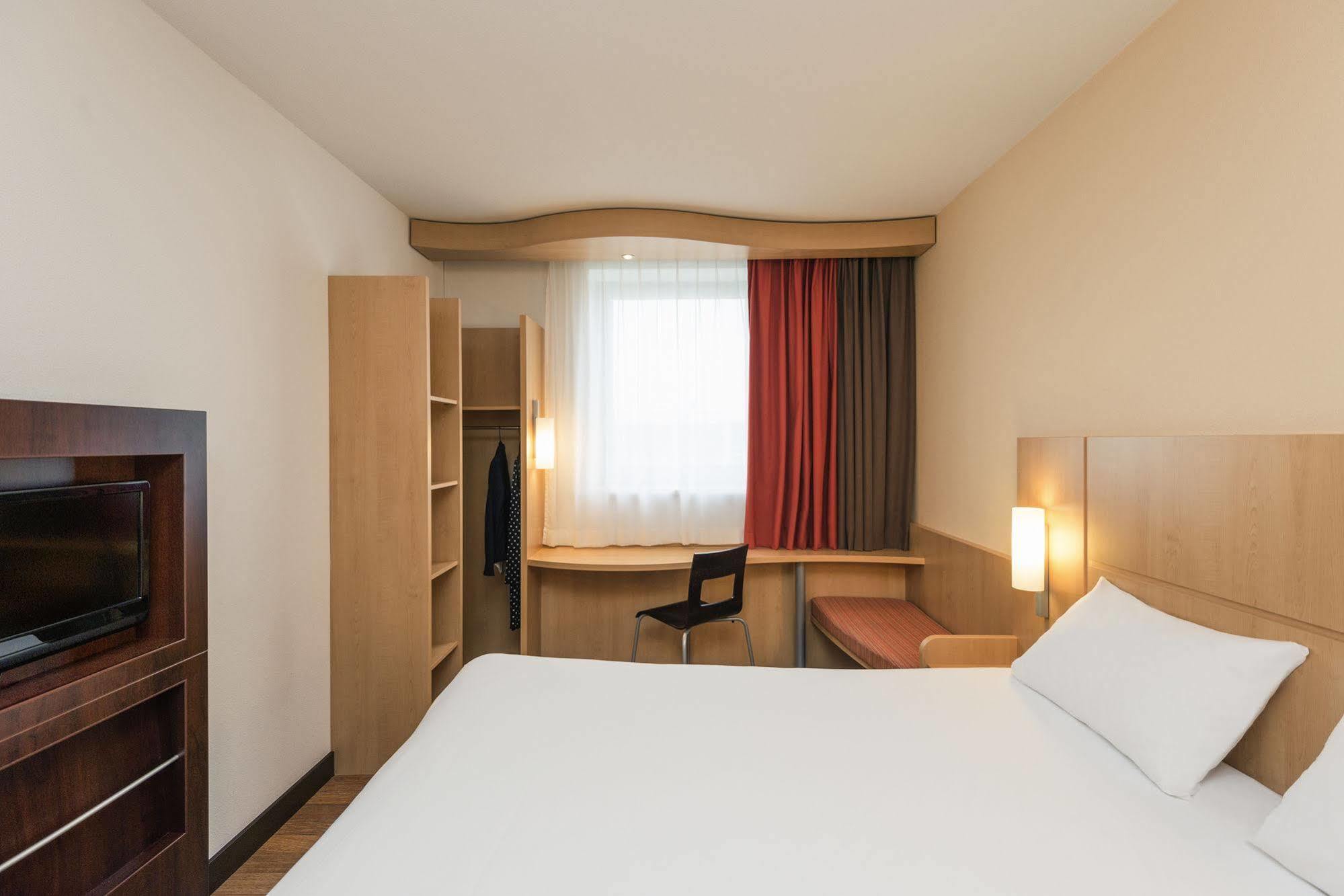 Ibis Esch Belval Hotel Екстериор снимка
